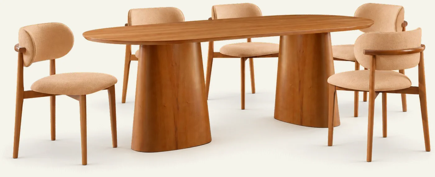 Mesa de jantar oval em madeira com base geométrica, cercada por seis cadeiras estofadas em tom terracota.